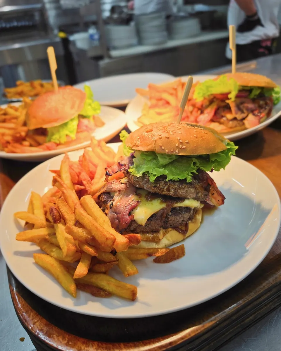 Hamburger maison, à la carte de la Maison Hector