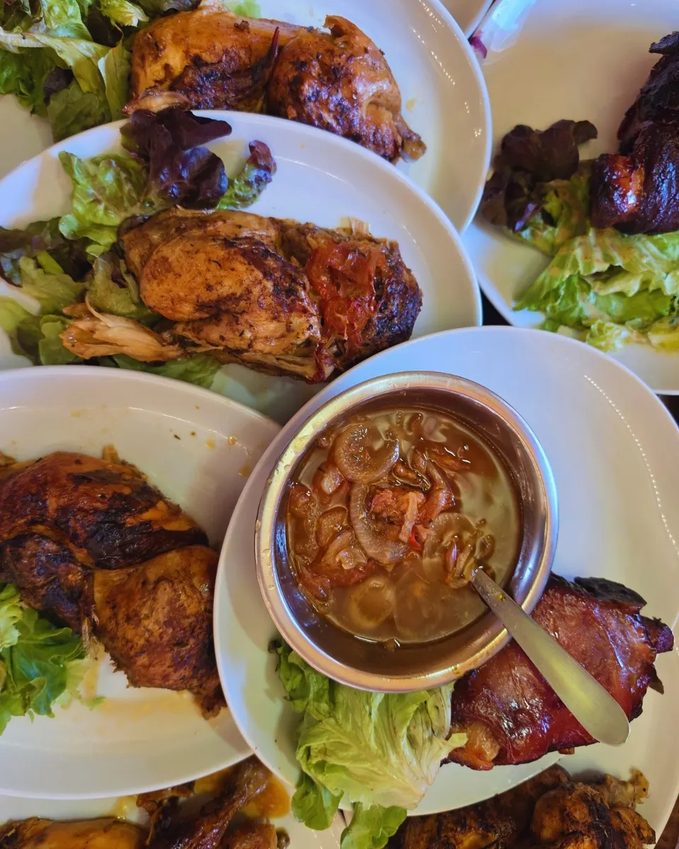 Demi-poulet rôti, à la carte de la Maison Hector